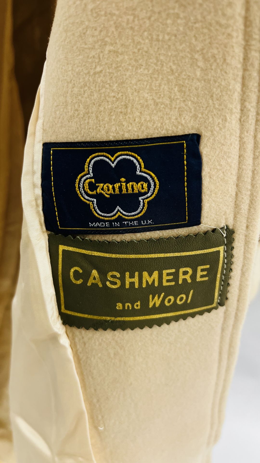A LADIES CASHMERE AND WOOL COAT MARKED "CZARINA" (SIZE NOT SPECIFIED). - Image 5 of 6