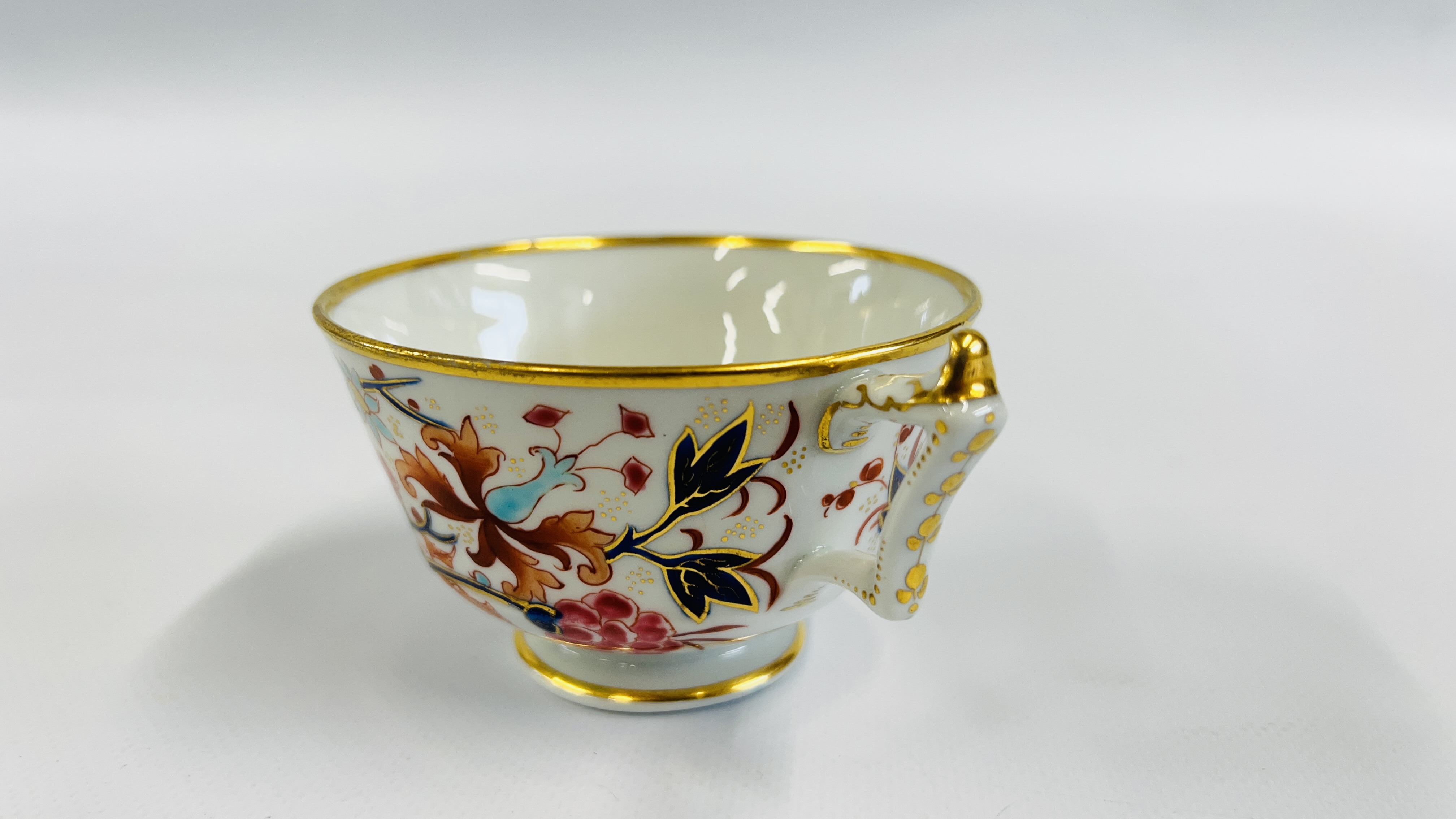 A FLIGHT BARR AND BARR WORCESTER PORCELAIN TEA CUP, - Image 31 of 38