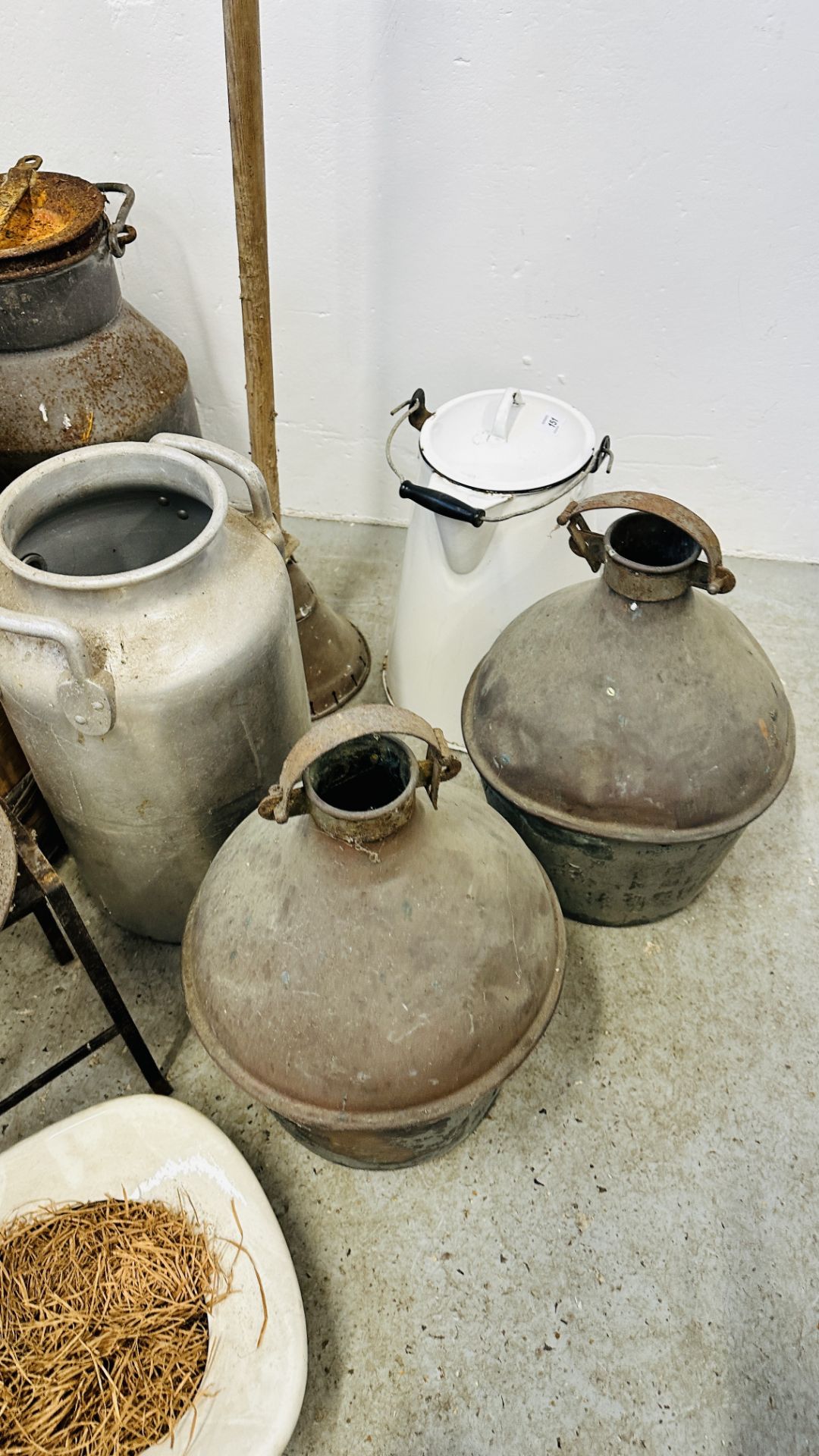 A COLLECTION OF VINTAGE BYGONES TO INCLUDE SACK BARROW, WILLOW BOUND BARREL, VALOR No112 FIELD OVEN, - Image 7 of 16