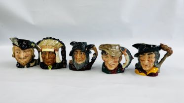 A GROUP OF 5 ROYAL DOULTON CHARACTER JUGS TO INCLUDE THE POACHER D 6429, PIED PIPER D 6403,