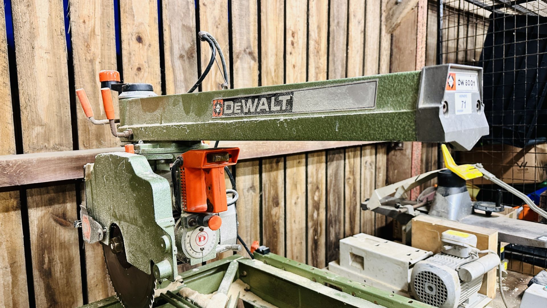 DEWALT DW8001 RADIAL ARM SAW - TRADE ONLY - SOLD AS SEEN. - Image 2 of 9