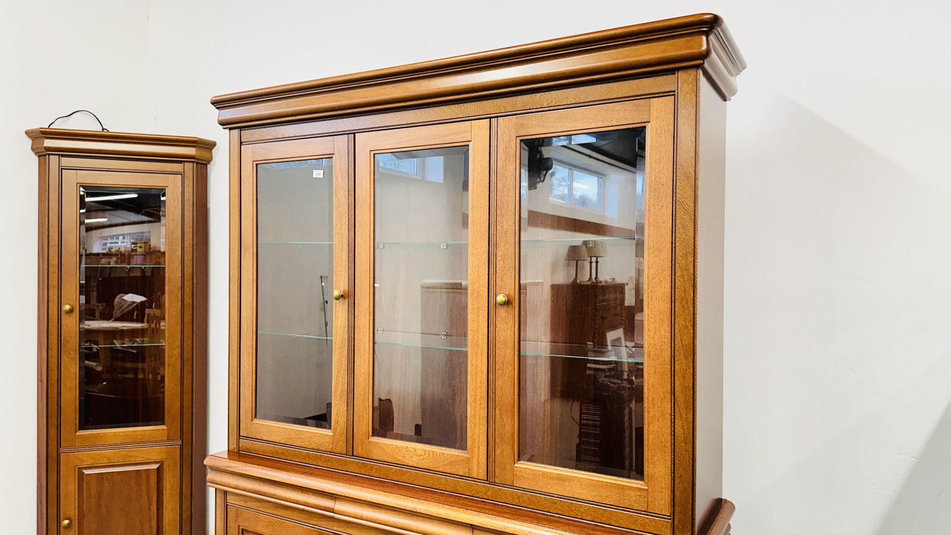 A GOOD QUALITY G PLAN CHERRY WOOD FINISH SIDEBOARD WITH SHELVED GLAZED TOP, - Image 17 of 21