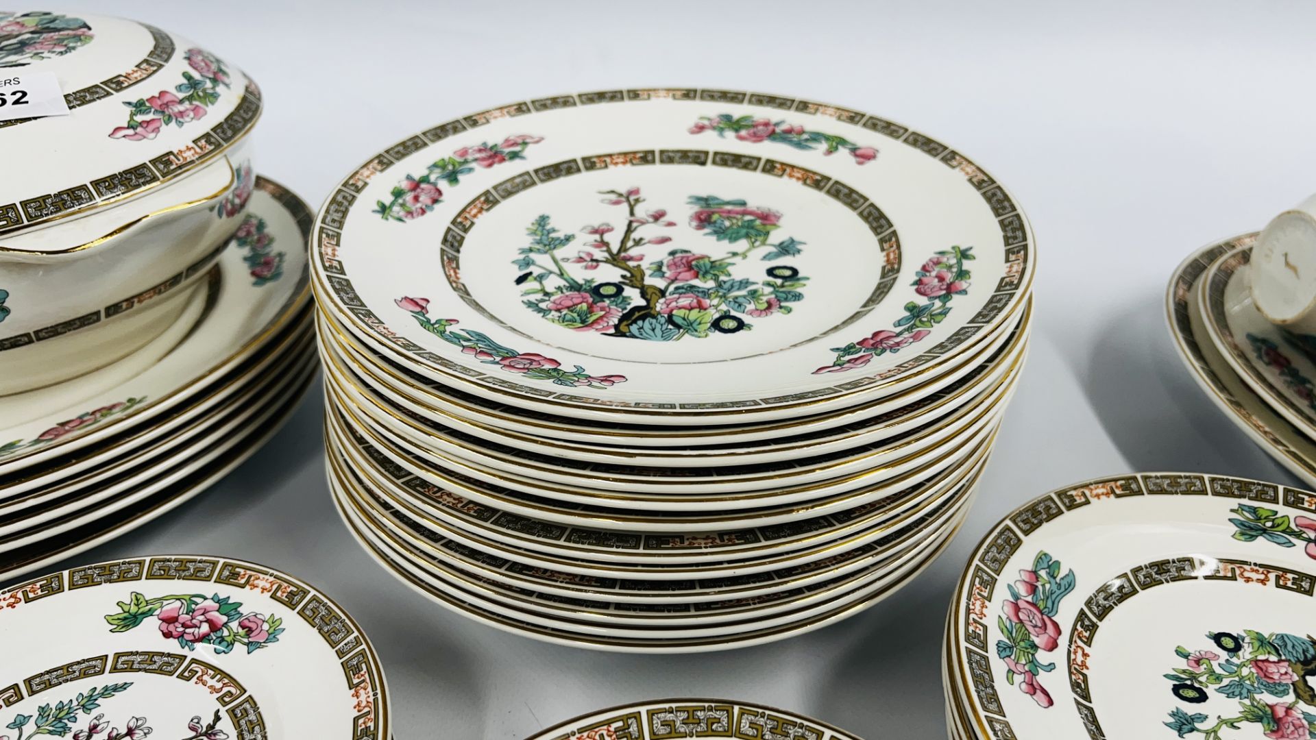 55 PIECES OF WEDGEWOOD INDIAN TREE DINNERWARE INCLUDING PLATES, CUPS, SAUCERS, TUREENS ETC. - Bild 7 aus 10