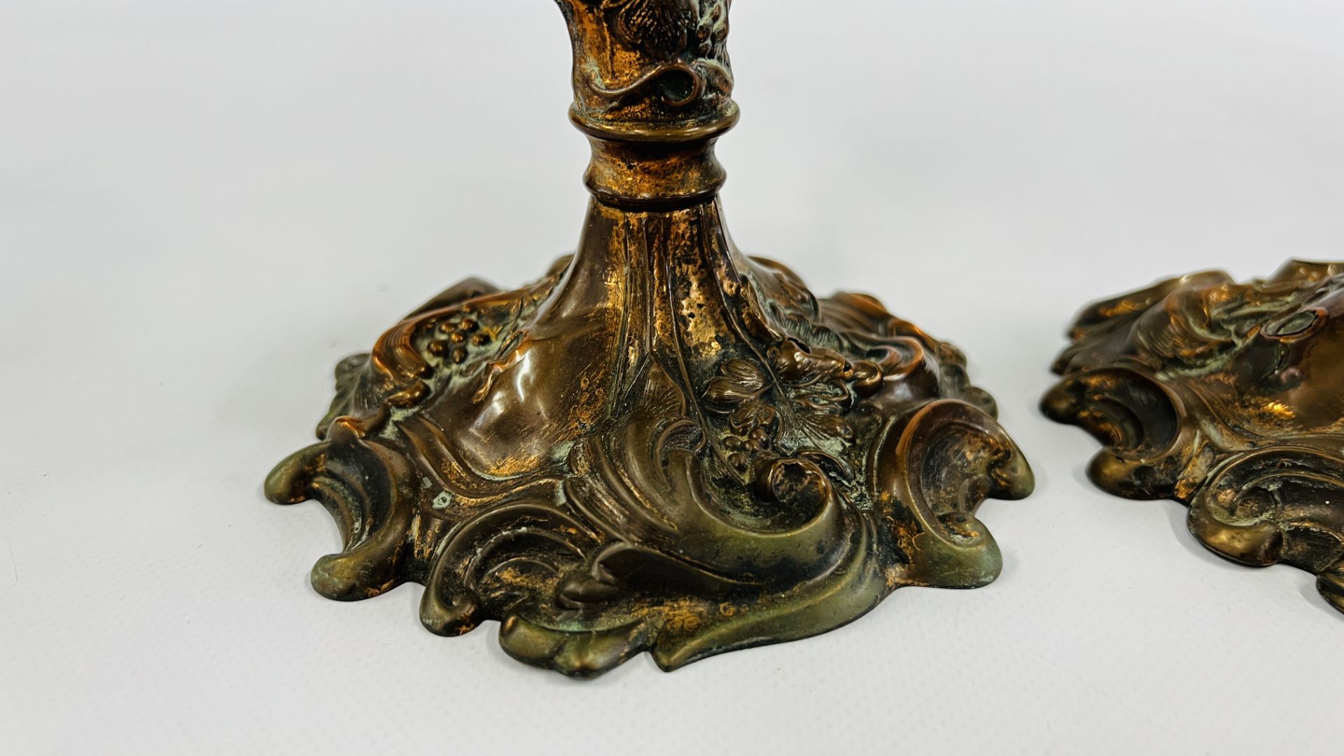 A PAIR OF ORNATE C19TH COPPER CANDLESTICKS WITH DETACHABLE SCONCES - HEIGHT 27CM. - Image 6 of 20