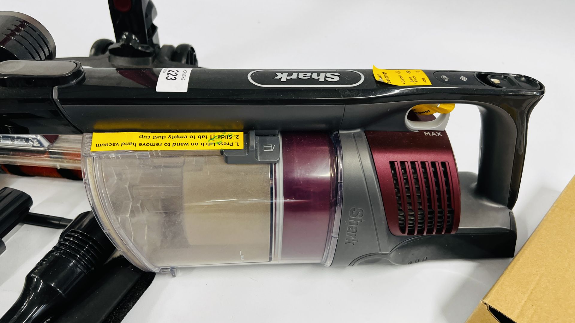 SHARK DUO CLEAN CORDLESS VACUUM CLEANER WITH CHARGER, BATTERIES & ACCESSORIES - SOLD AS SEEN. - Image 7 of 8