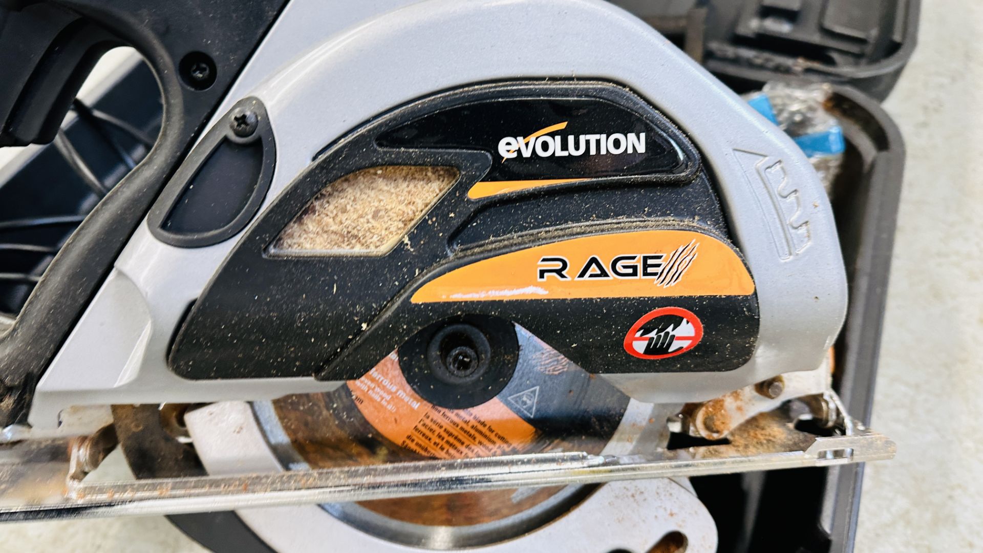 CASED EVOLUTION RAGE CIRCULAR SAW - SOLD AS SEEN. - Image 3 of 6