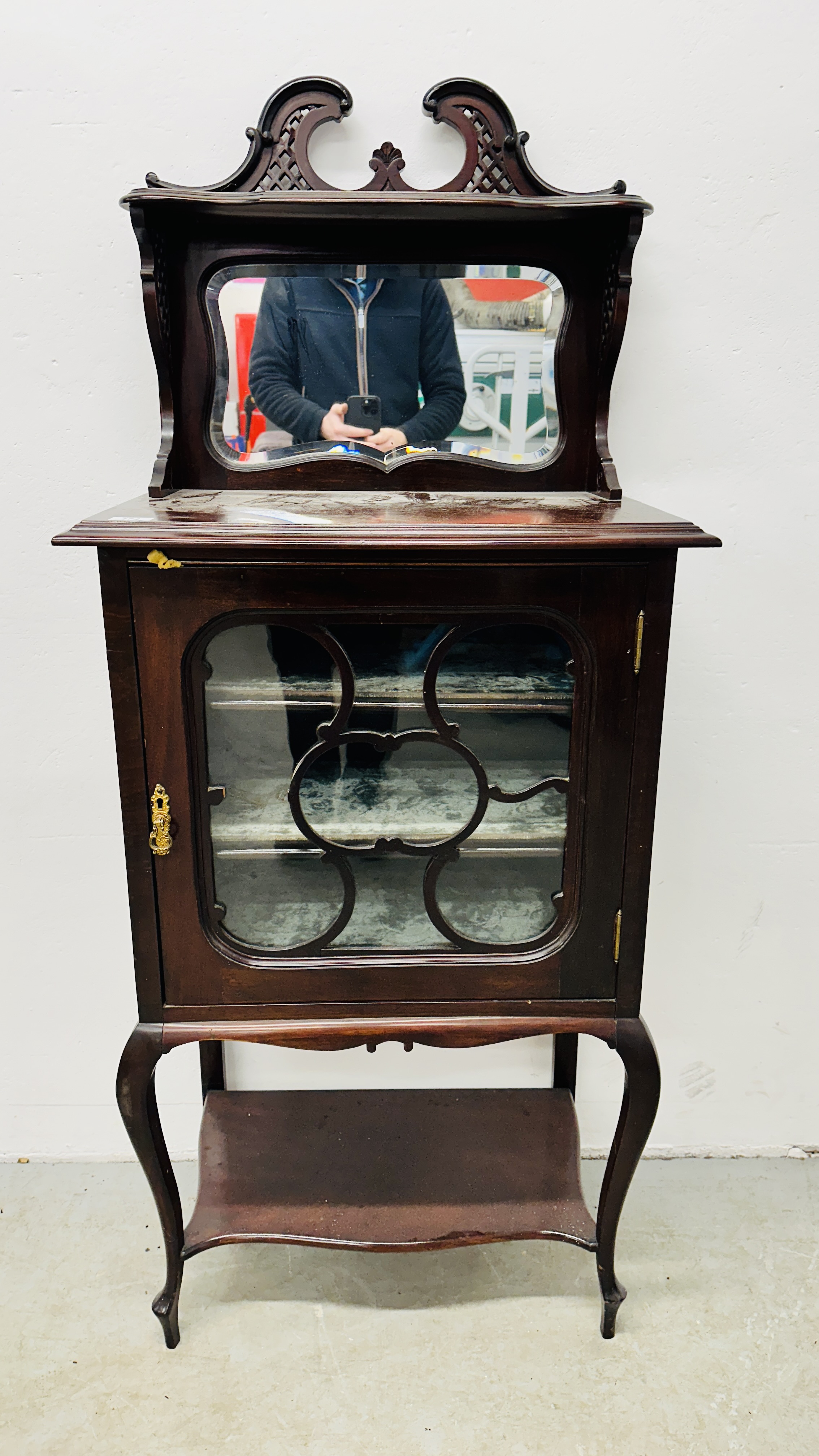 A VICTORIAN MAHOGANY SHEET MUSIC CABINET WITH MIRRORED UPSTAND AND FRETWORK PEDIMENT, - Image 2 of 11