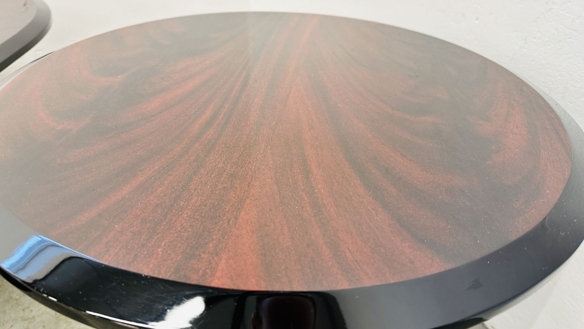 3 MATCHING DESIGN HIGH GLOSS MAHOGANY FINISH COFFEE TABLES INCLUDING A PAIR OF CIRCULAR AND 1 OVAL. - Image 13 of 16