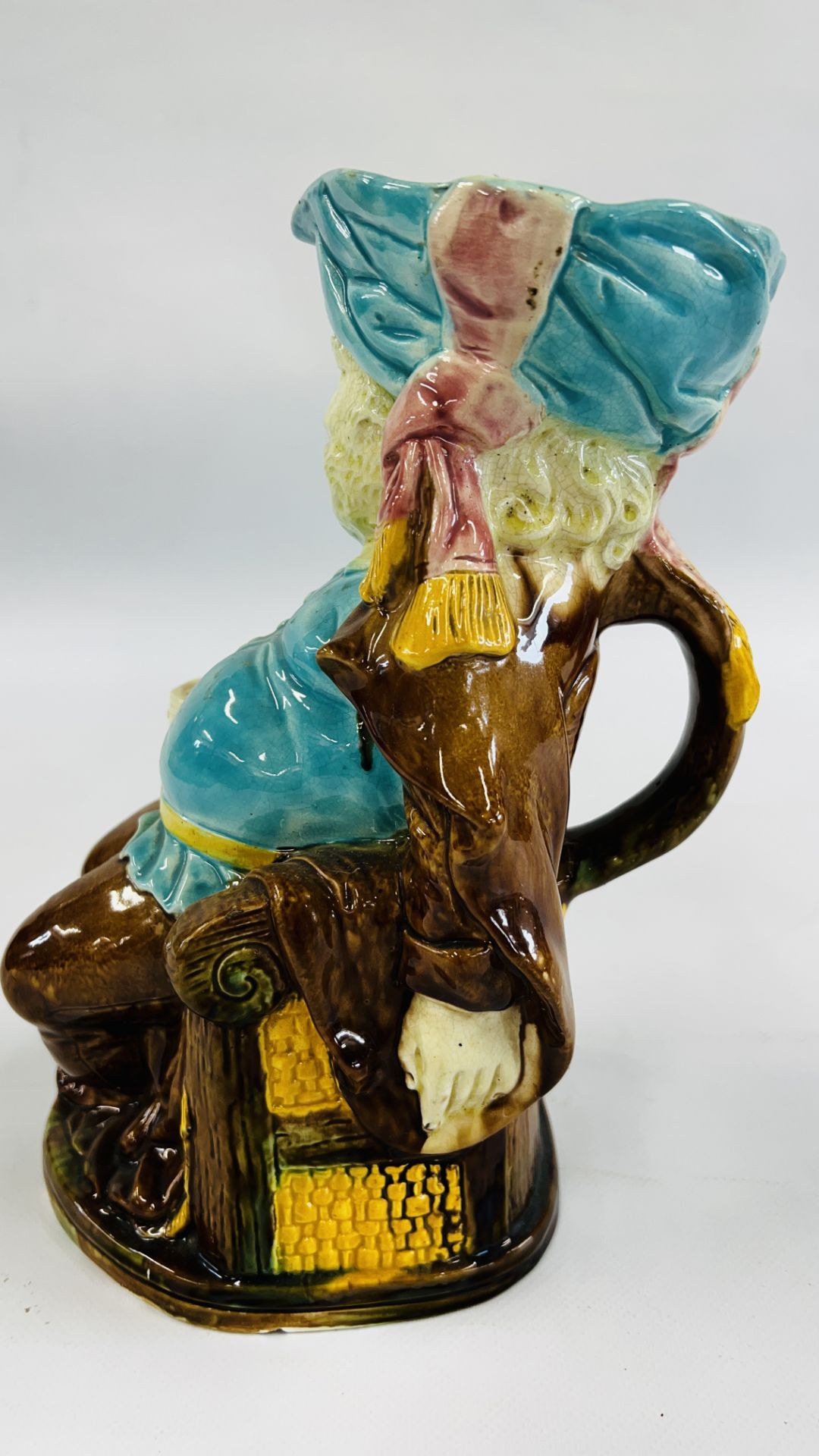 A LARGE GLAZED CHARACTER JUG IN THE MAJOLICA STYLE H 26CM. - Image 7 of 8