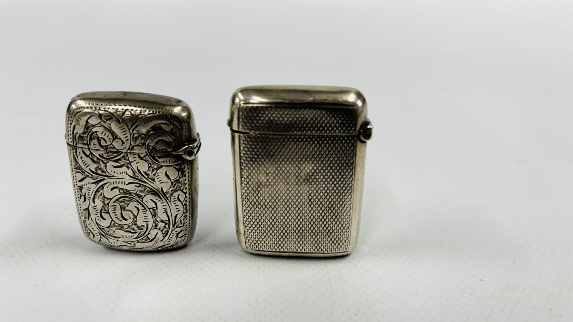 A GROUP OF THREE SILVER MATCHBOX STRIKERS TO INCLUDE ENGRAVED AND ENGINE TURNED EXAMPLES. - Image 6 of 8