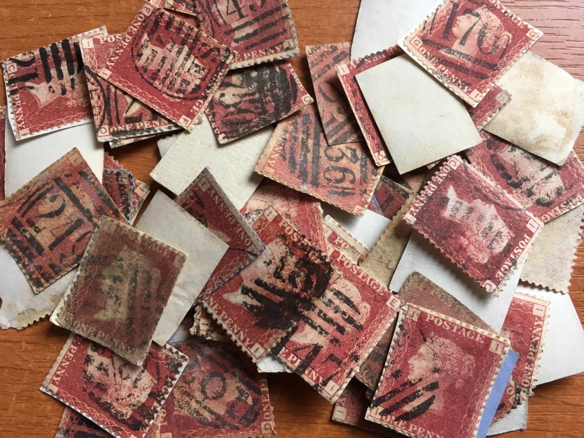 STAMPS: SMALL BOX WITH A QUANTITY OF GB PENNY REDS, SOME SORTED INTO ENVELOPES, - Image 4 of 6