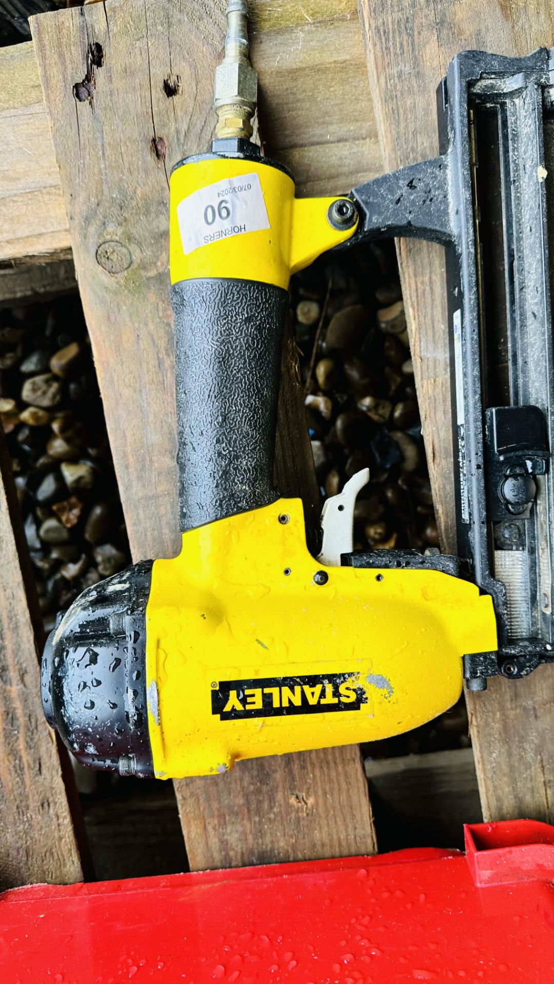 2 X STANLEY AIR DRIVEN NAIL GUNS. THIS LOT IS SUBJECT TO VAT ON HAMMER PRICE. - Image 2 of 5