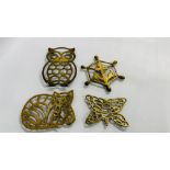 A GROUP OF 4 VINTAGE BRASS TRIVETS TO INCLUDE AN EXAMPLE IN THE FORM OF A CAT AND AN OWL ETC.