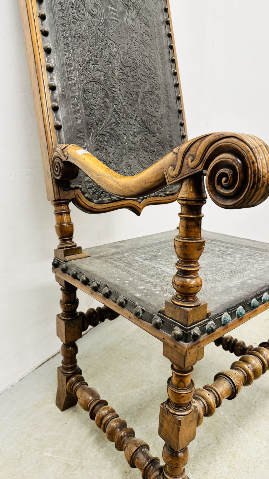 AN IMPRESSIVE SPANISH WALNUT ANTIQUE HIGH BACK ELBOW CHAIR, DETAILED SCROLLED ARMS, - Image 16 of 28