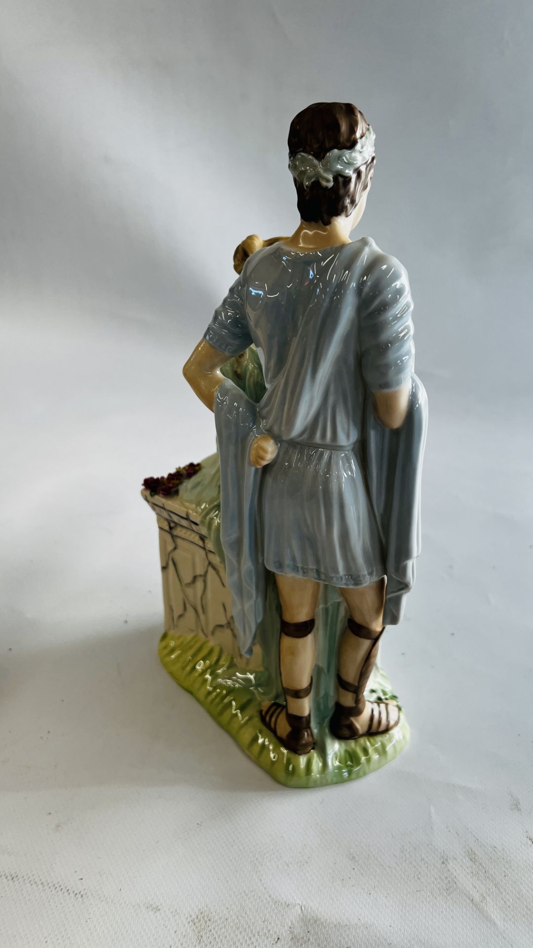 A WEDGWOOD LIMITED EDITION 920/3000 FIGURINE THE CLASSICAL COLLECTION "ADORATION" BOXED WITH - Image 6 of 7