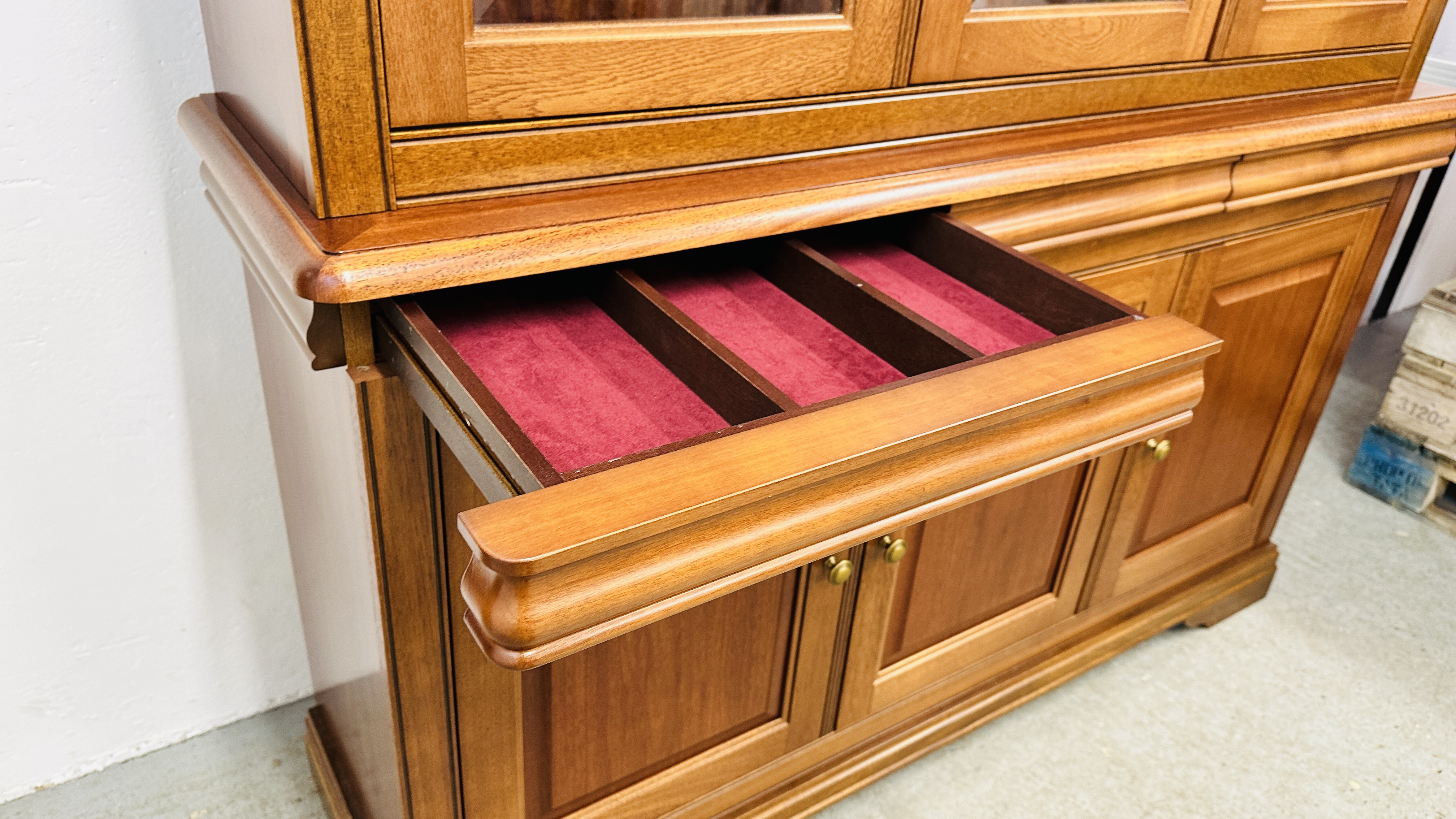 A GOOD QUALITY G PLAN CHERRY WOOD FINISH SIDEBOARD WITH SHELVED GLAZED TOP, - Image 12 of 21