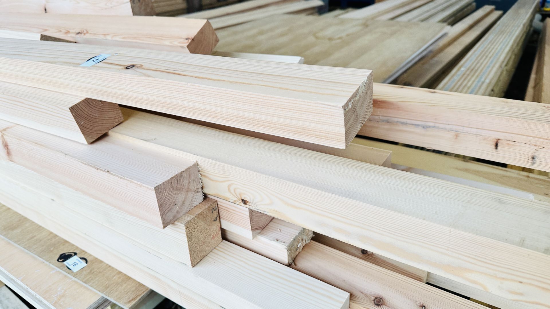A BUNDLE OF MIXED PLANED TIMBER OFFCUTS. THIS LOT IS SUBJECT TO VAT ON HAMMER PRICE. - Image 2 of 5