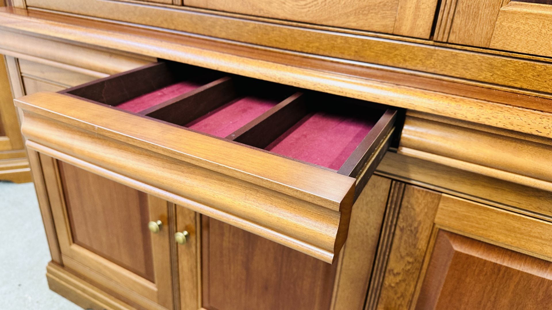 A GOOD QUALITY G PLAN CHERRY WOOD FINISH SIDEBOARD WITH SHELVED GLAZED TOP, - Image 13 of 21