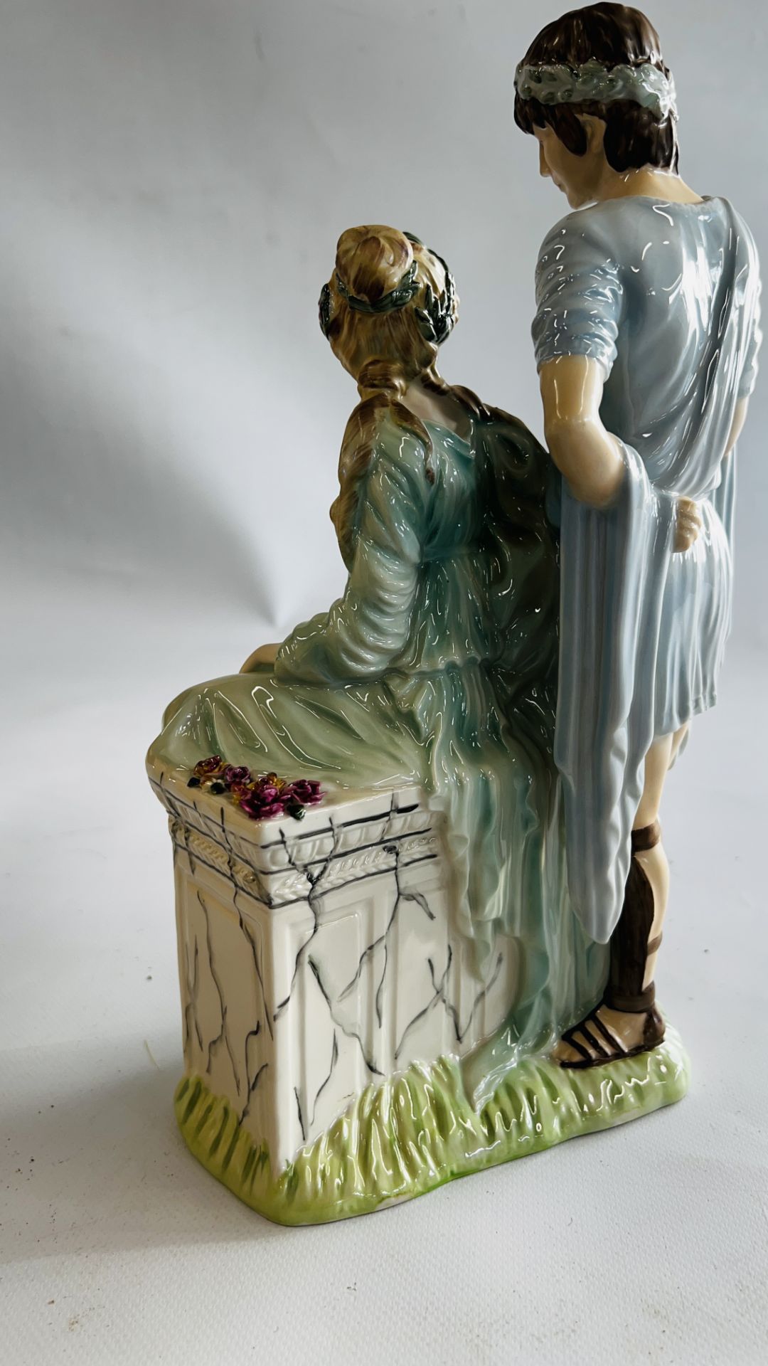 A WEDGWOOD LIMITED EDITION 920/3000 FIGURINE THE CLASSICAL COLLECTION "ADORATION" BOXED WITH - Image 5 of 7