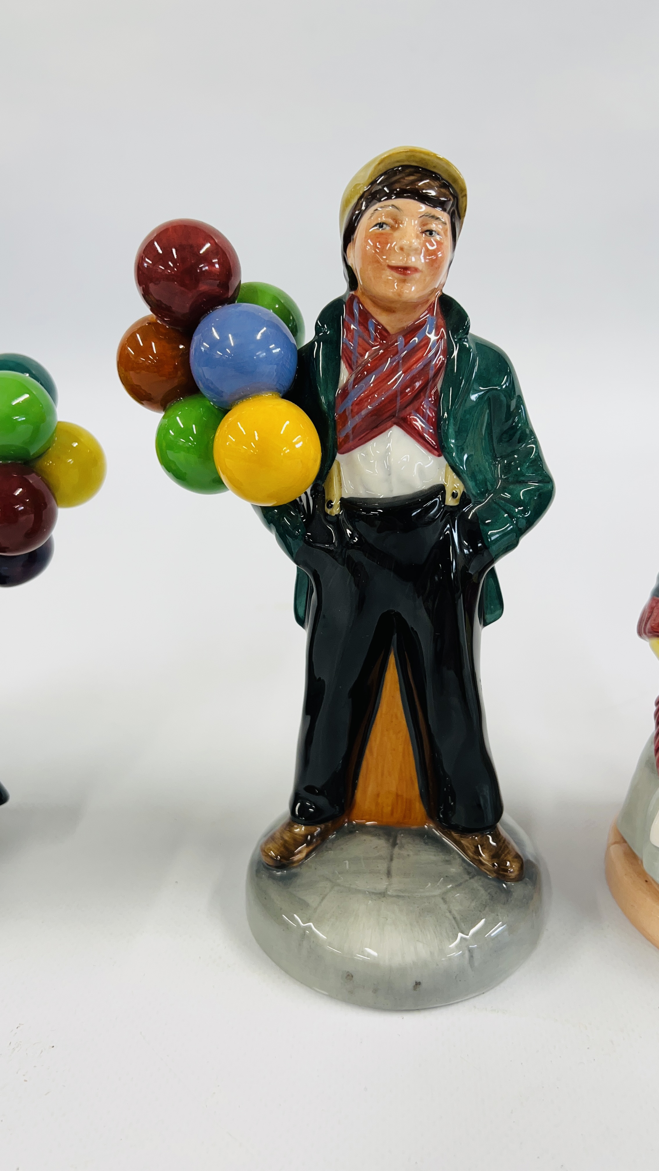 A GROUP OF 4 ROYAL DOULTON BALLOON SELLERS FIGURES INCLUDING THE BALLOON MAN, BALLOON BOY, - Image 4 of 13