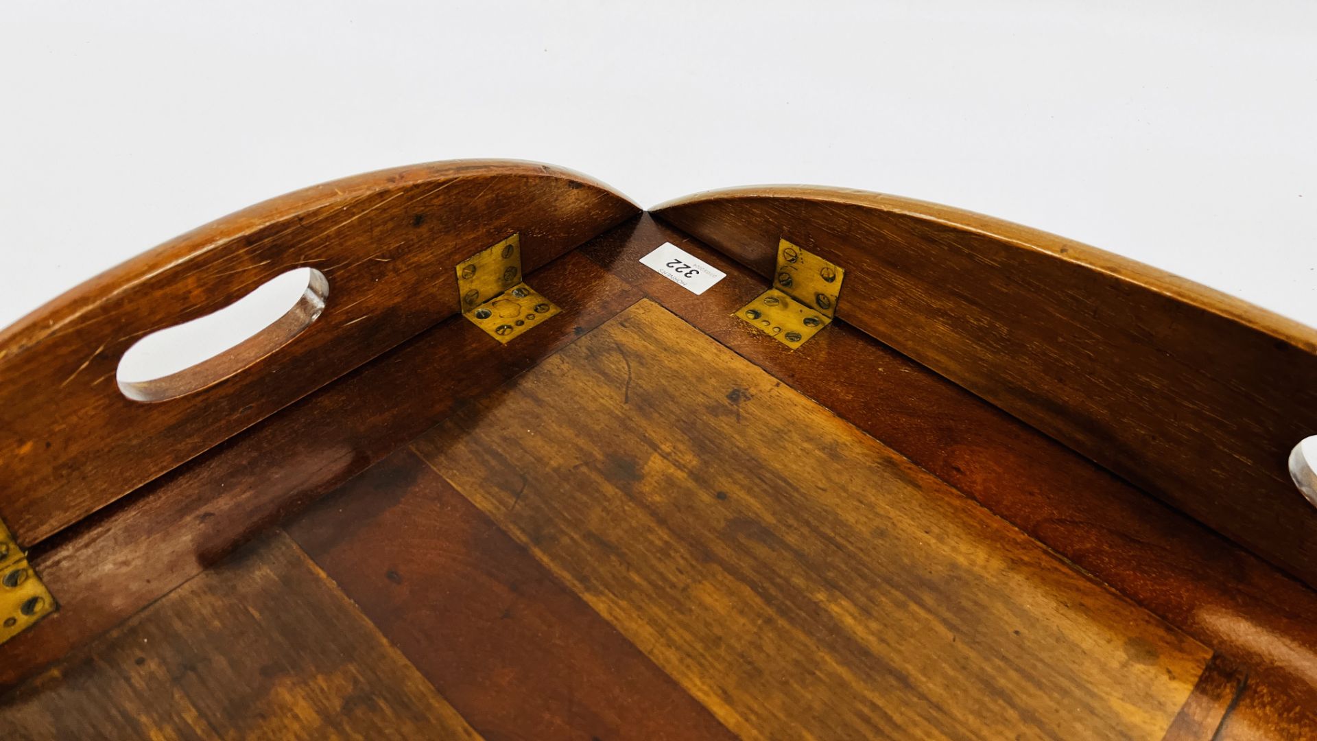 A MAHOGANY BUTLER'S TRAY WITH FOLDING SIDES ON FOLDING STAND TRAY 68 X 42CM. - Bild 11 aus 16