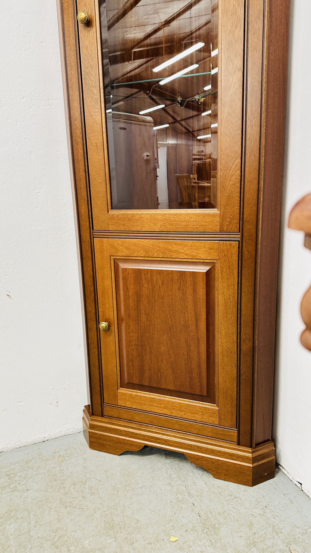 A GOOD QUALITY G PLAN CHERRY WOOD FINISH SIDEBOARD WITH SHELVED GLAZED TOP, - Image 20 of 21