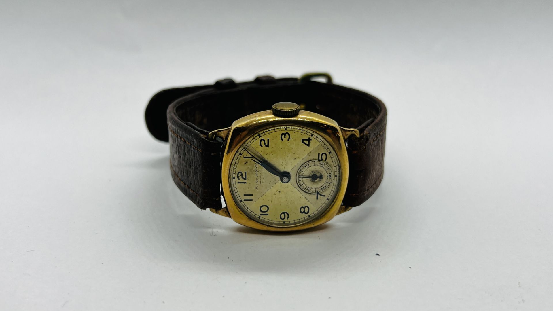 A VINTAGE 9CT GOLD CASED WRIST WATCH MARKED HERBERT ....... LTD MAGNO LUX ON A BROWN LEATHER STRAP. - Image 2 of 7