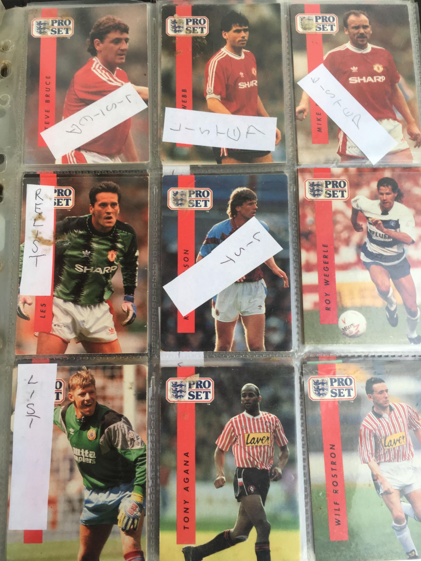 TRADING CARDS: TUB WITH VARIOUS IN ABOUT TEN FOLDERS, FOOTBALL WITH TOPPS MATCH ATTAX, PRO-SET, - Image 10 of 21