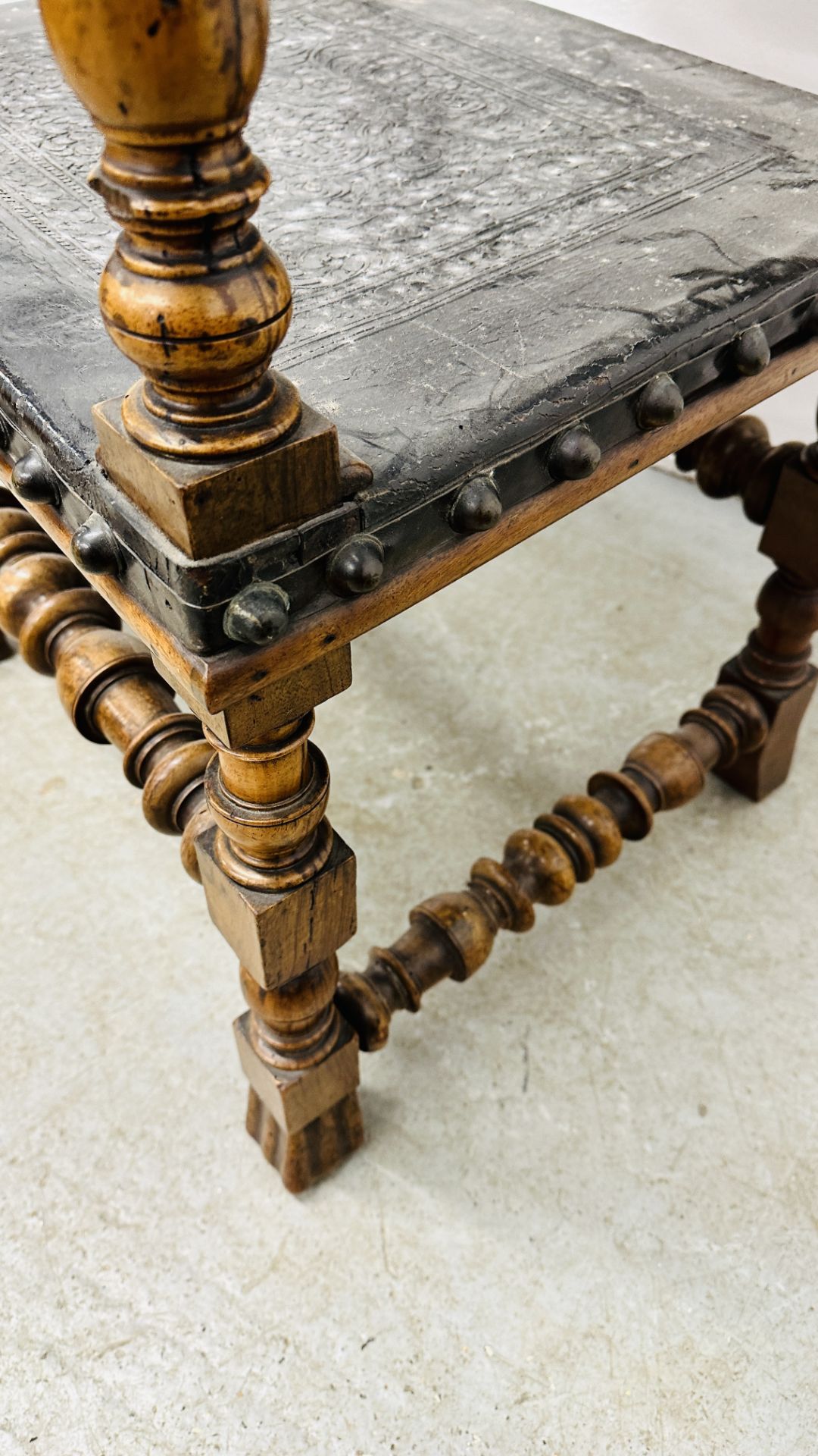 AN IMPRESSIVE SPANISH WALNUT ANTIQUE HIGH BACK ELBOW CHAIR, DETAILED SCROLLED ARMS, - Image 10 of 28