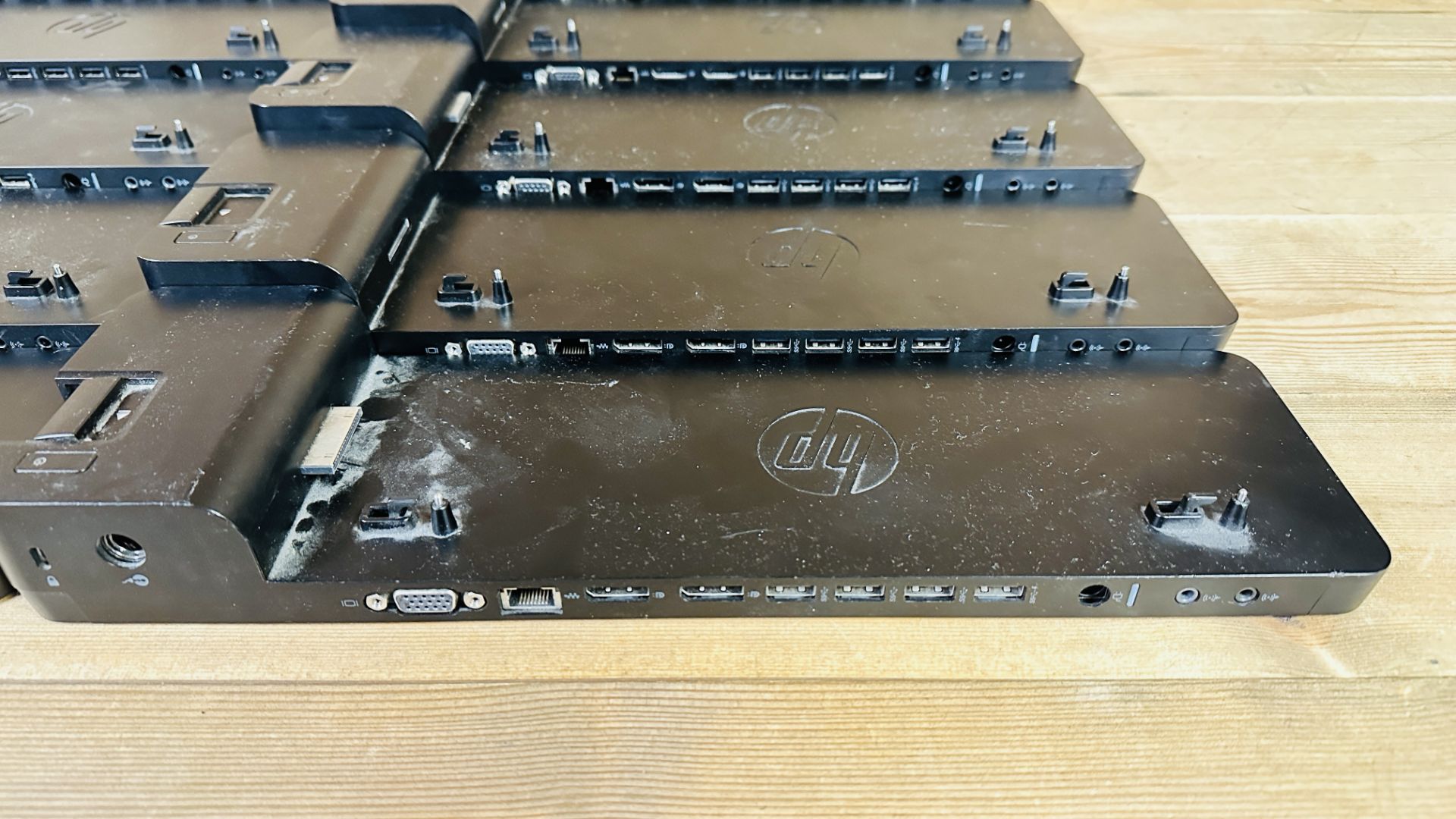 18 X HP 2013 ULTRASLIM DOCKING STATIONS - SOLD AS SEEN. - Image 3 of 8