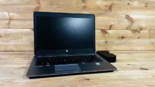 HP ELITEBOOK 840 LAPTOP CORE i5 COMPLETE WITH CHARGER & HP ULTRASLIM DOCKING STATION - NO OPERATING