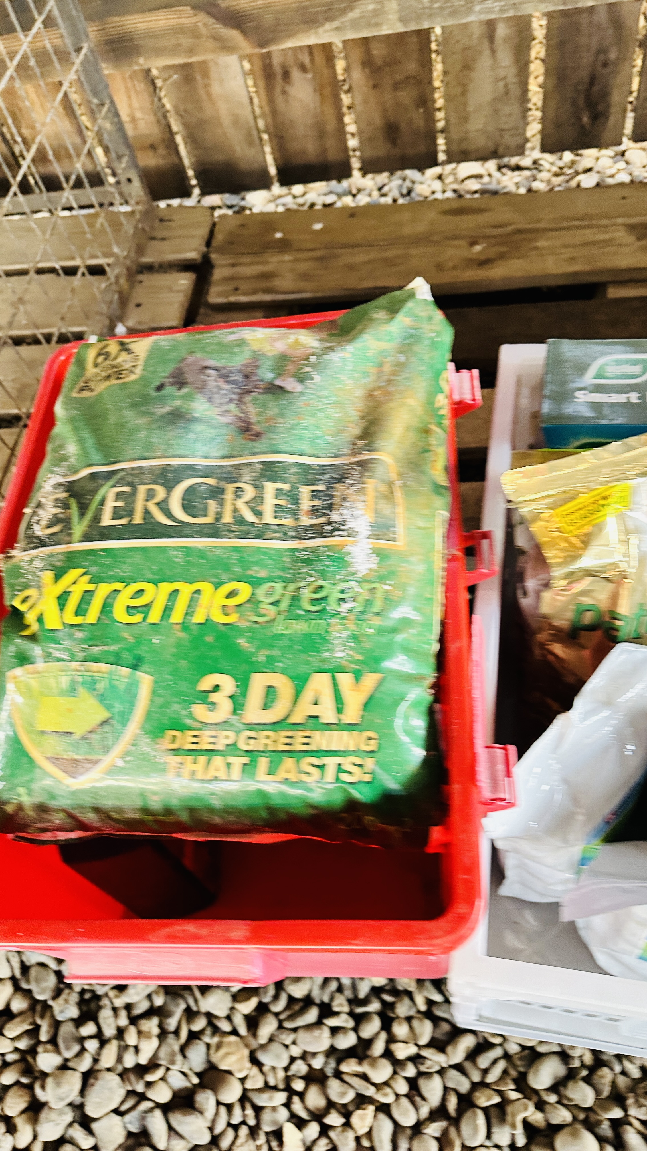 AN EXTENSIVE QUANTITY OF GARDEN CARE PRODUCTS TO INCLUDE LAWN SEED, WEED KILLERS, PLANT FOOD, - Image 6 of 7