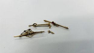 A GROUP OF 3 VINTAGE 9CT GOLD BROOCHES A/F.