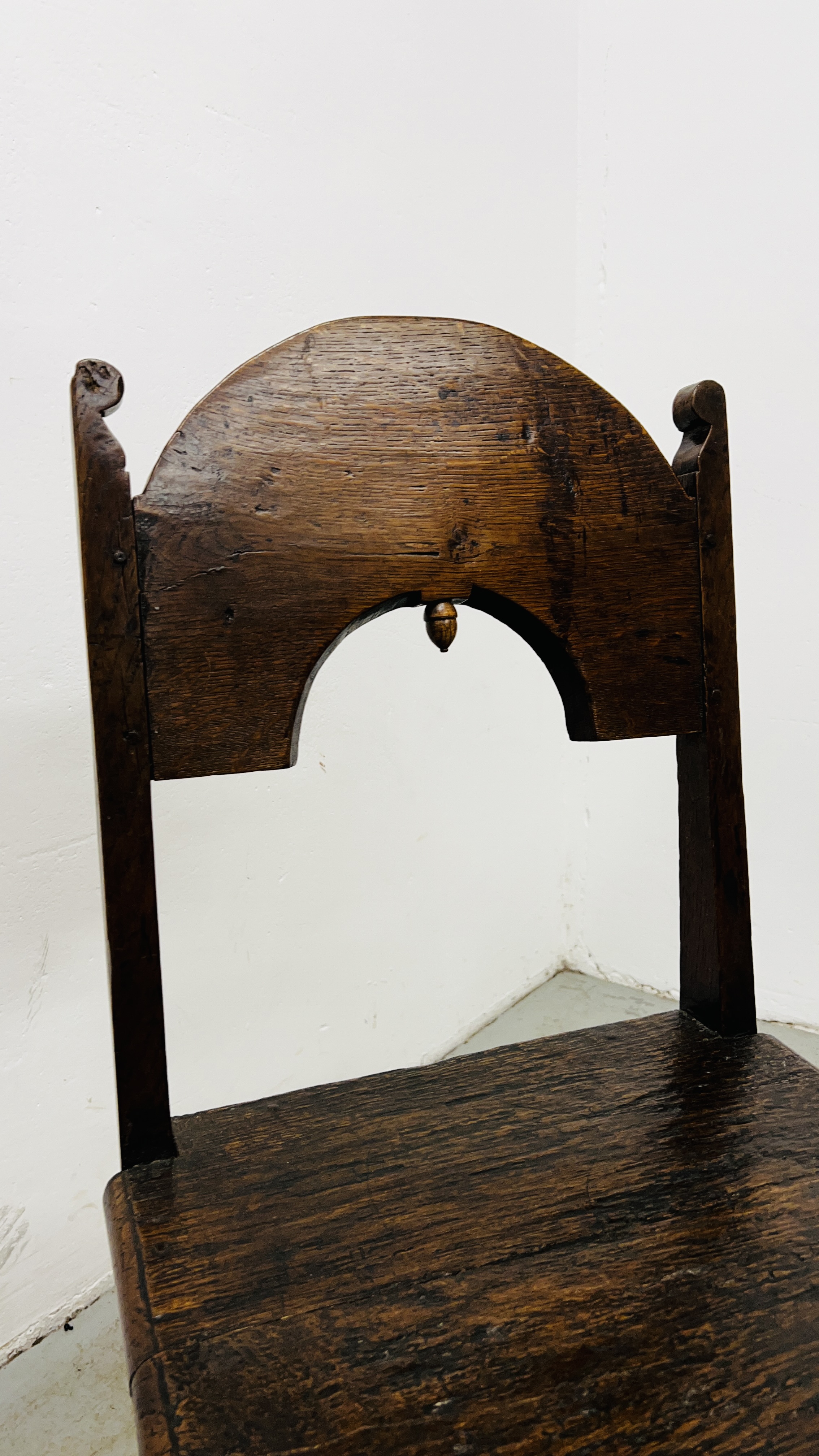 A PAIR OF 17TH CENTURY JOINED OAK CHAIRS, POSSIBLY NORTH COUNTRY. - Image 10 of 20