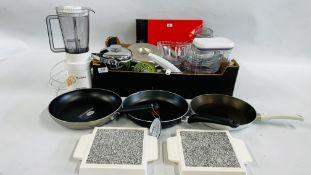 A BOX OF GOOD QUALITY KITCHENALIA TO INCLUDE PYREX BOWLS, OXO STORAGE CONTAINER, TEFAL FRYING PANS,