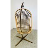 A VINTAGE RATTAN HANGING EGG CHAIR.