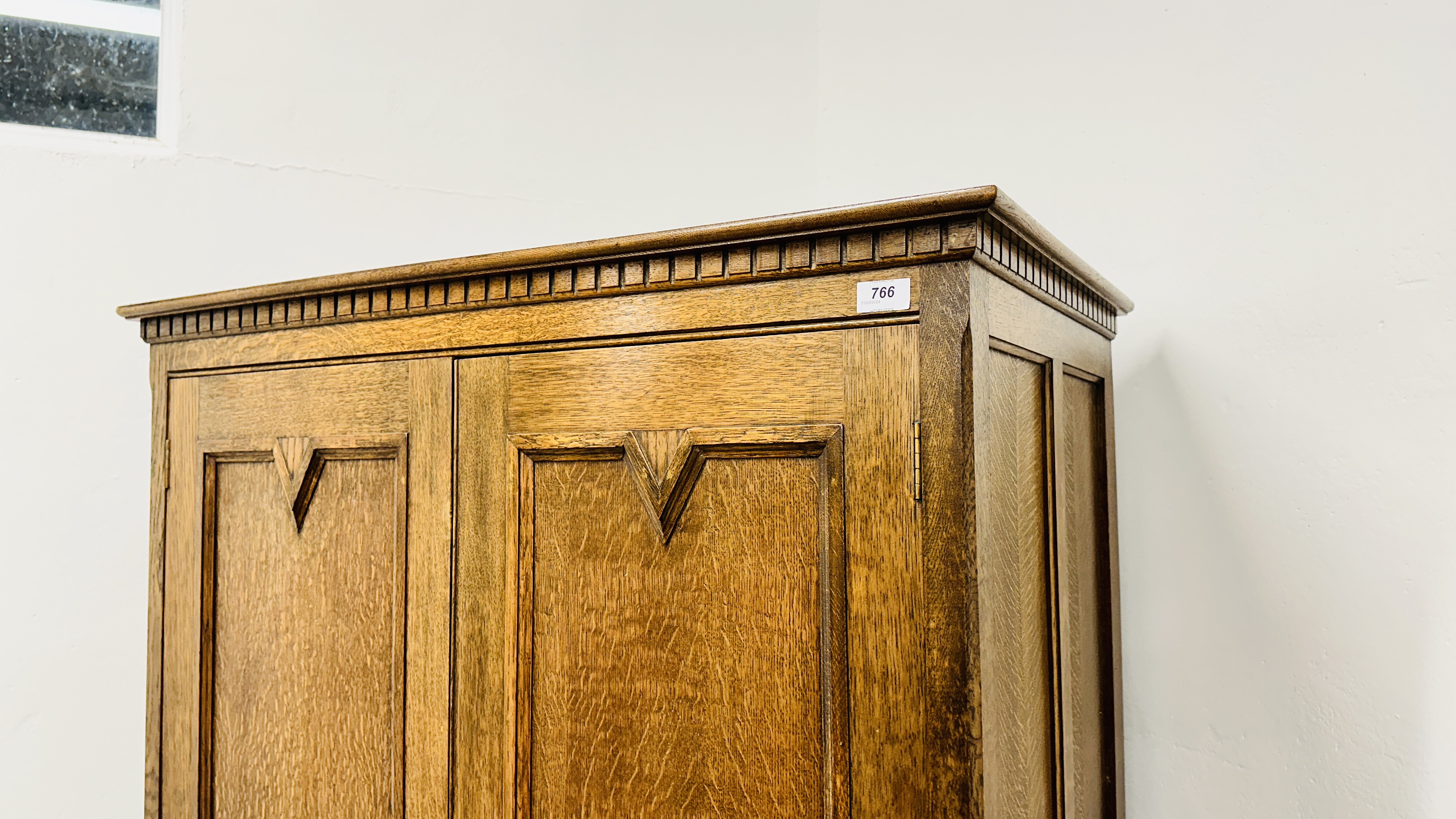 AN OAK THREE PIECE BEDROOM SUITE COMPRISING DOUBLE WARDROBE - W96CM D 53CM H 184CM, - Image 9 of 17