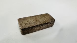 A VICTORIAN SILVER SNUFF BOX ENGRAVED WITH SCROLL WORK AND A VACANT CARTOUCHE,