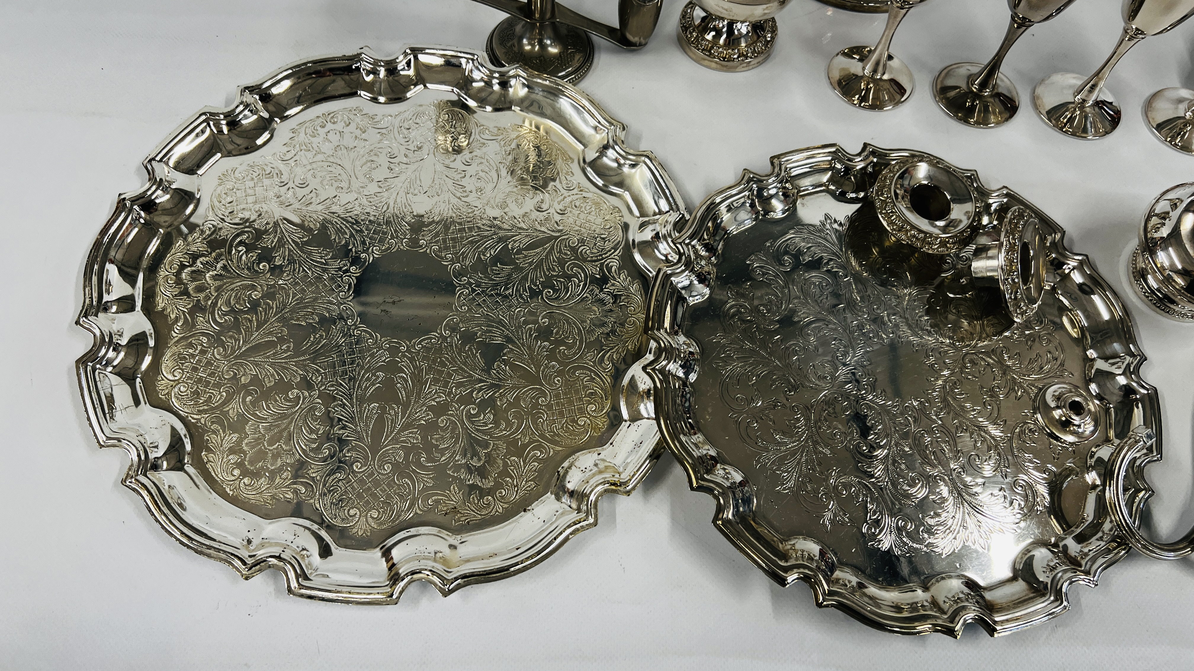 COLLECTION OF PLATED WARE INCLUDING CLARET JUG, SUGAR SIFTER TRAYS, CANDELABRA ETC. - Image 7 of 7