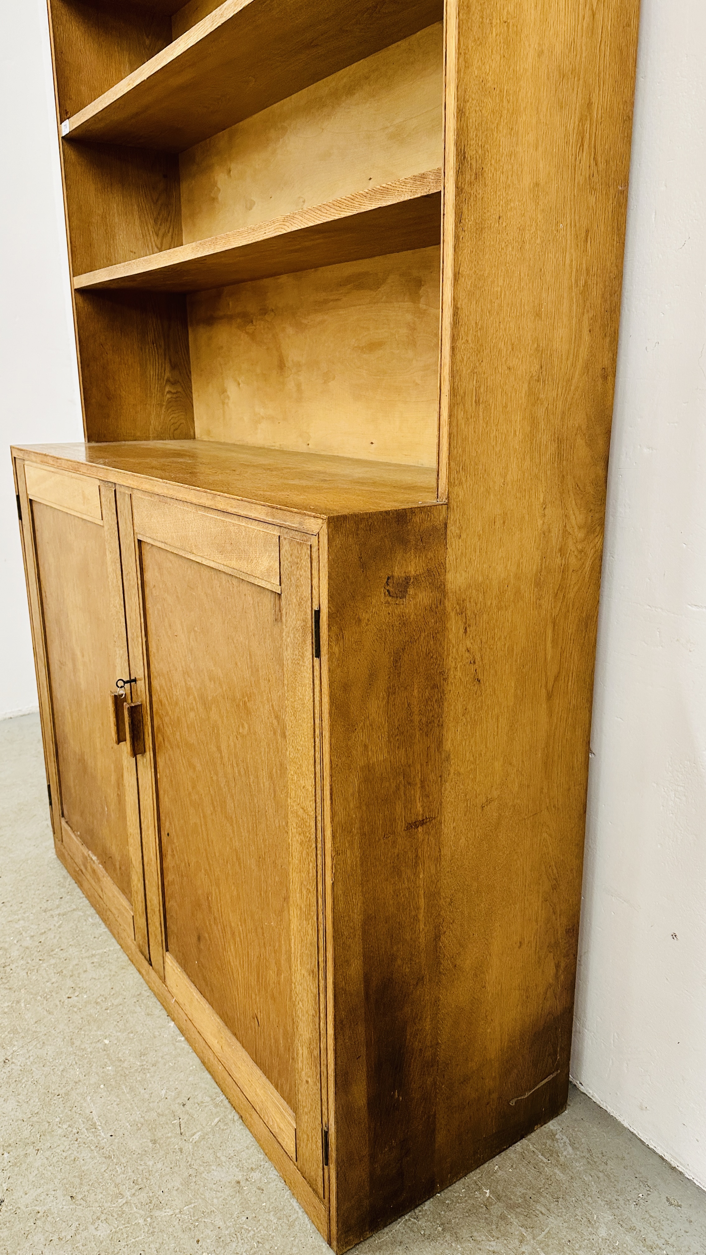 OAK FRAMED TWO DOOR CUPBOARD WITH 3 TIER UPSTAND W 120CM X D 41CM X H 199CM. - Image 5 of 12