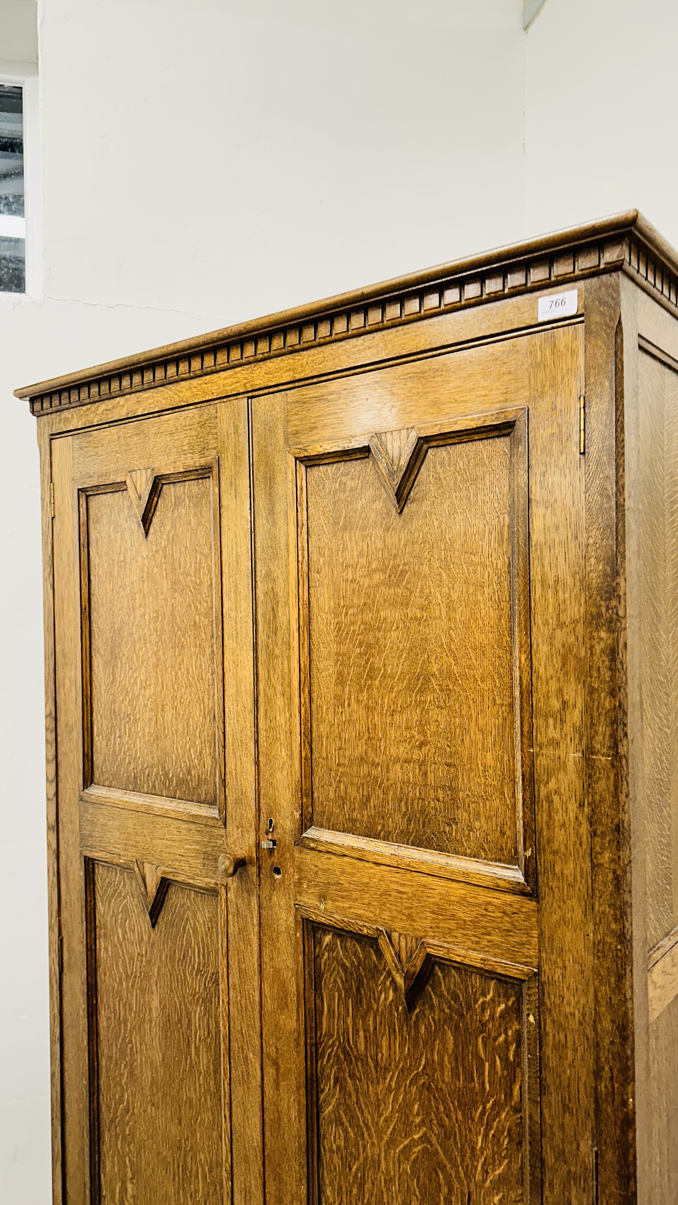 AN OAK THREE PIECE BEDROOM SUITE COMPRISING DOUBLE WARDROBE - W96CM D 53CM H 184CM, - Image 8 of 17