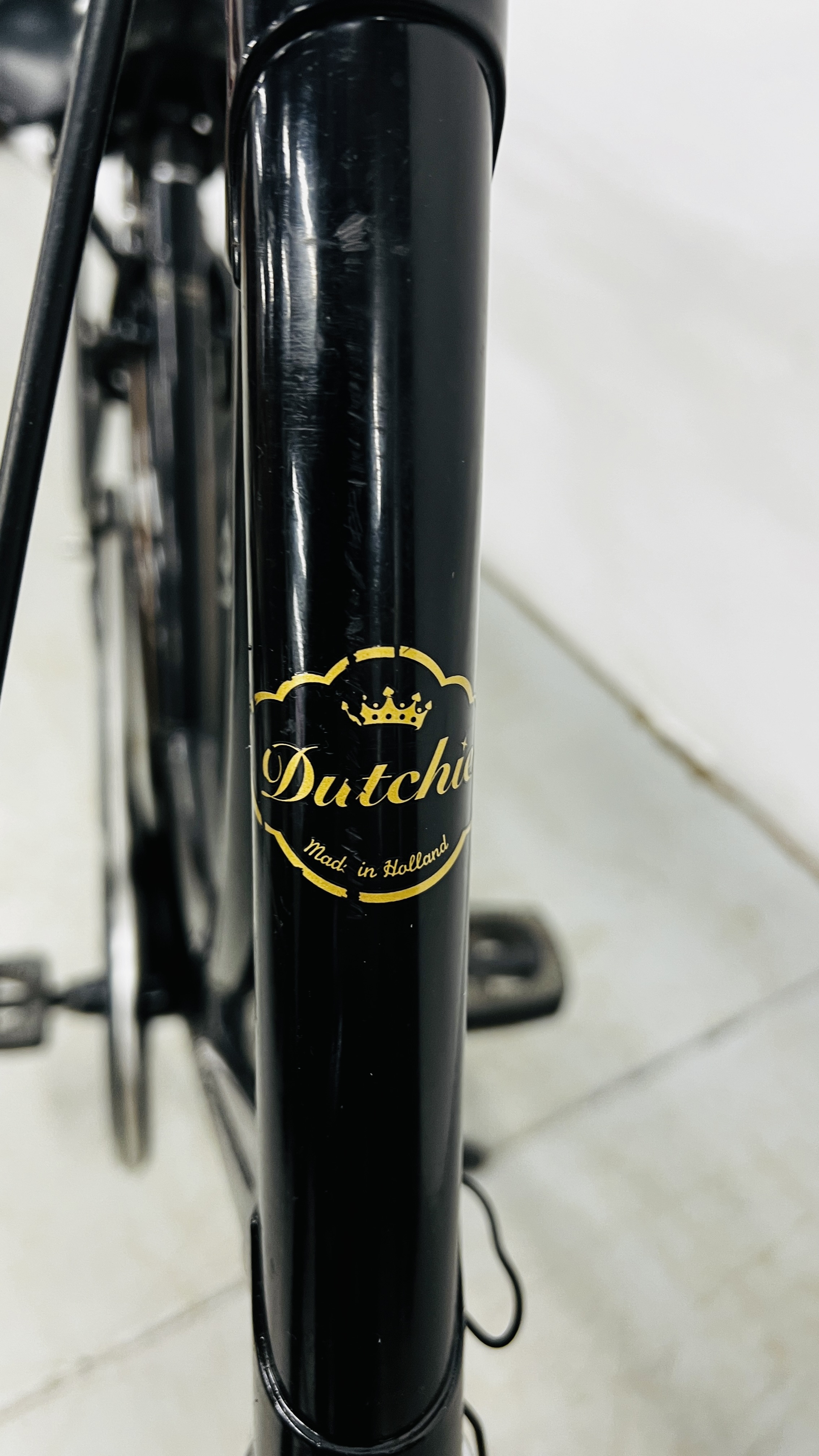 A DUTCHIE SINGLE SPEED LADIES SHOPPER BICYCLE. - Image 3 of 6