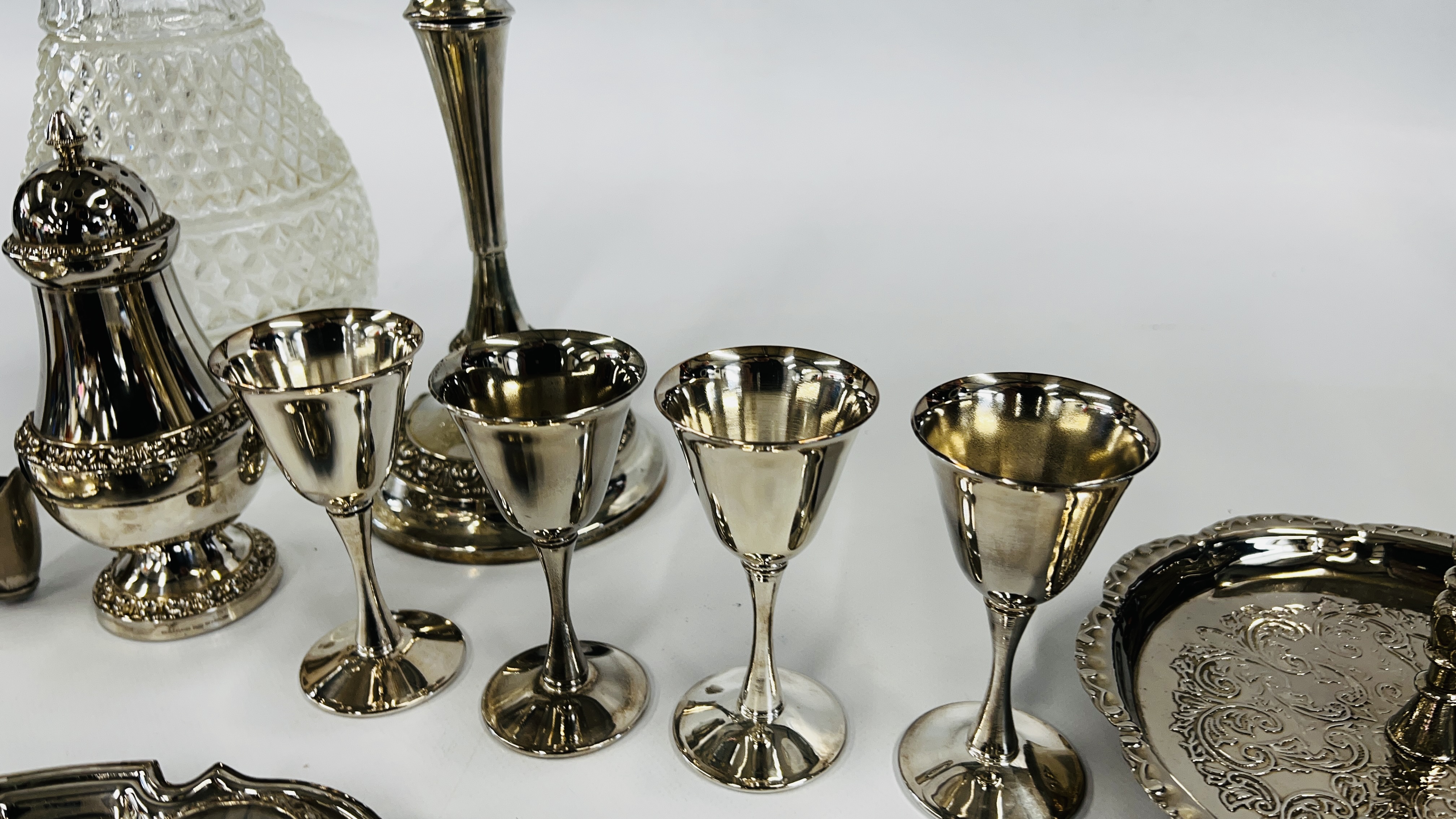 COLLECTION OF PLATED WARE INCLUDING CLARET JUG, SUGAR SIFTER TRAYS, CANDELABRA ETC. - Image 4 of 7