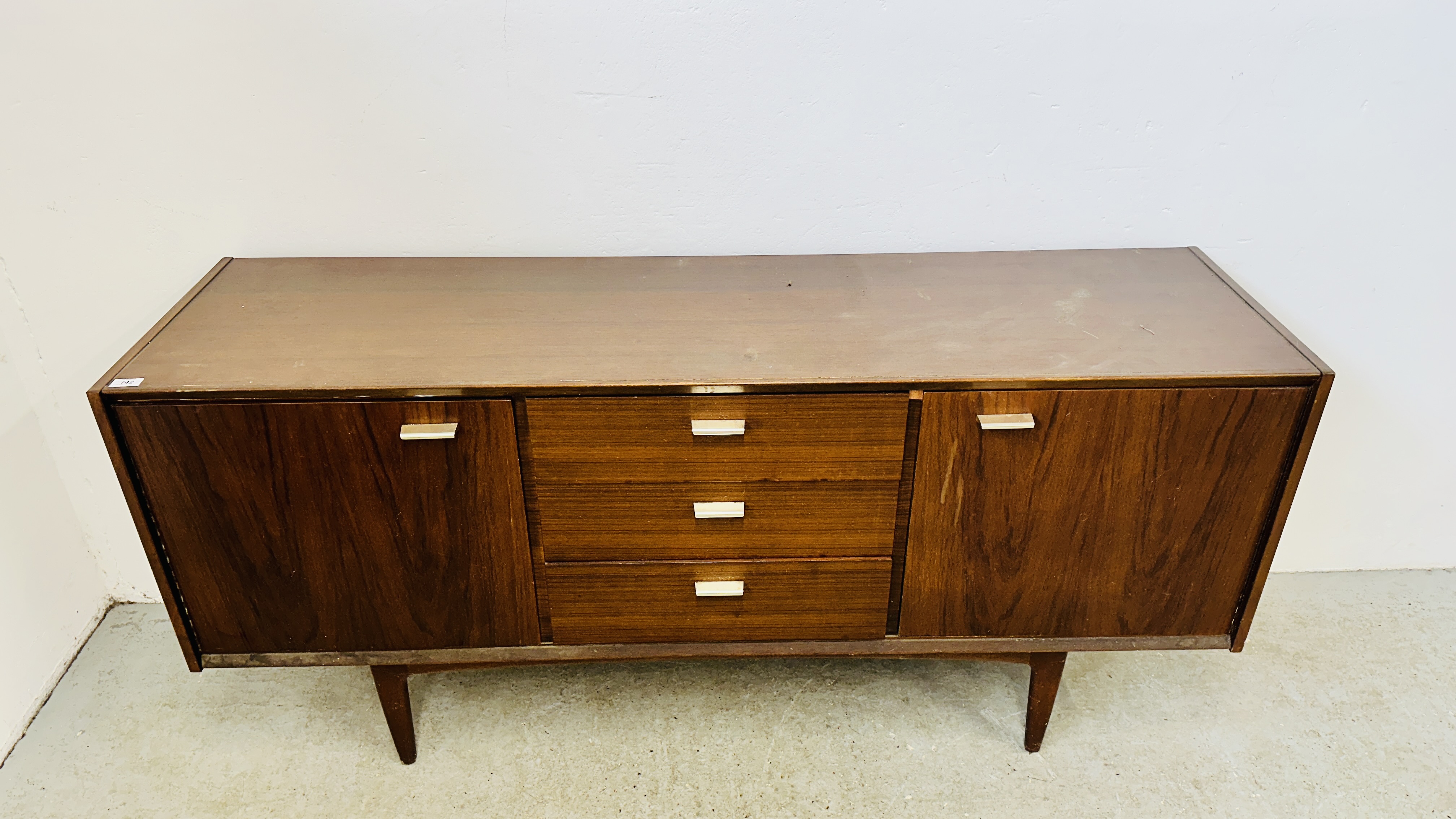 A MID CENTURY WRIGHTON TEAK FINISH 3 DRAWER SIDEBOARD FLANKED BY TWO CUPBOARDS - W 168CM X D 46CM X - Image 2 of 15