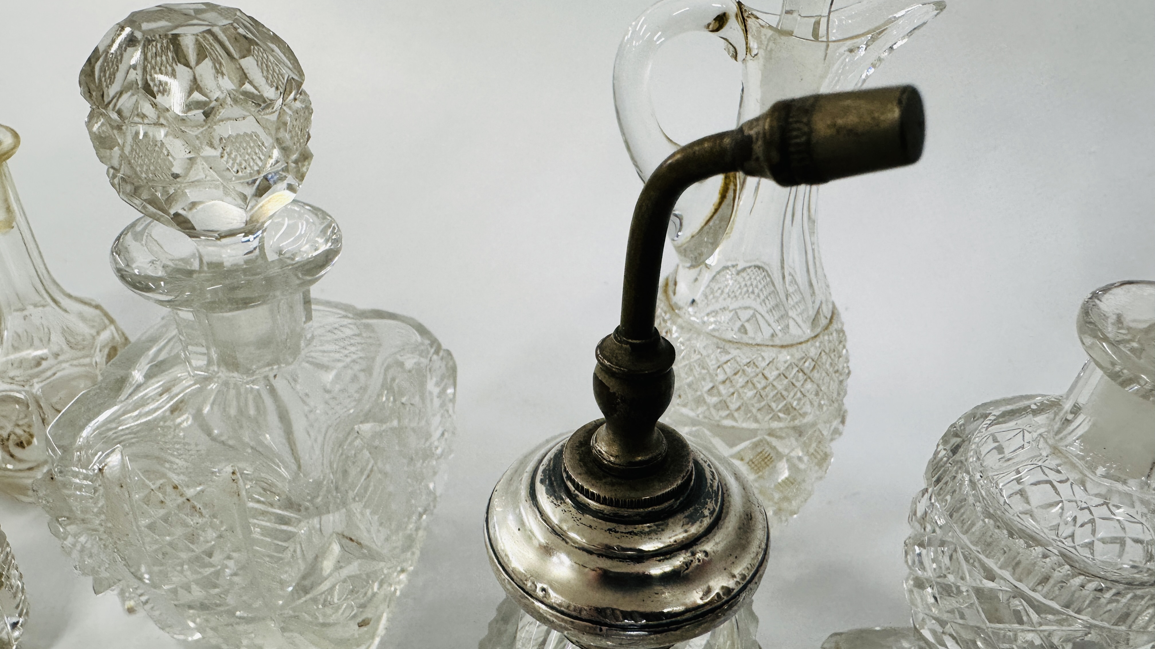 A QUANTITY OF SCENT BOTTLES, SOME SILVER DECORATED. - Image 14 of 14