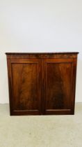 A VICTORIAN MAHOGANY TWO DOOR LINEN PRESS W 124CM D 48CM H 117CM.