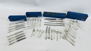 A COLLECTION OF SILVER FLATWARE MARKED UNITED CUTTERS OF SHEFFIELD COMPRISING OF 5 X LARGE FORKS