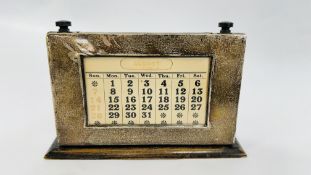 A MID 20TH C SILVER MOUNTED DESK CALENDAR BIRMINGHAM ASSAY WIDTH 21CM.