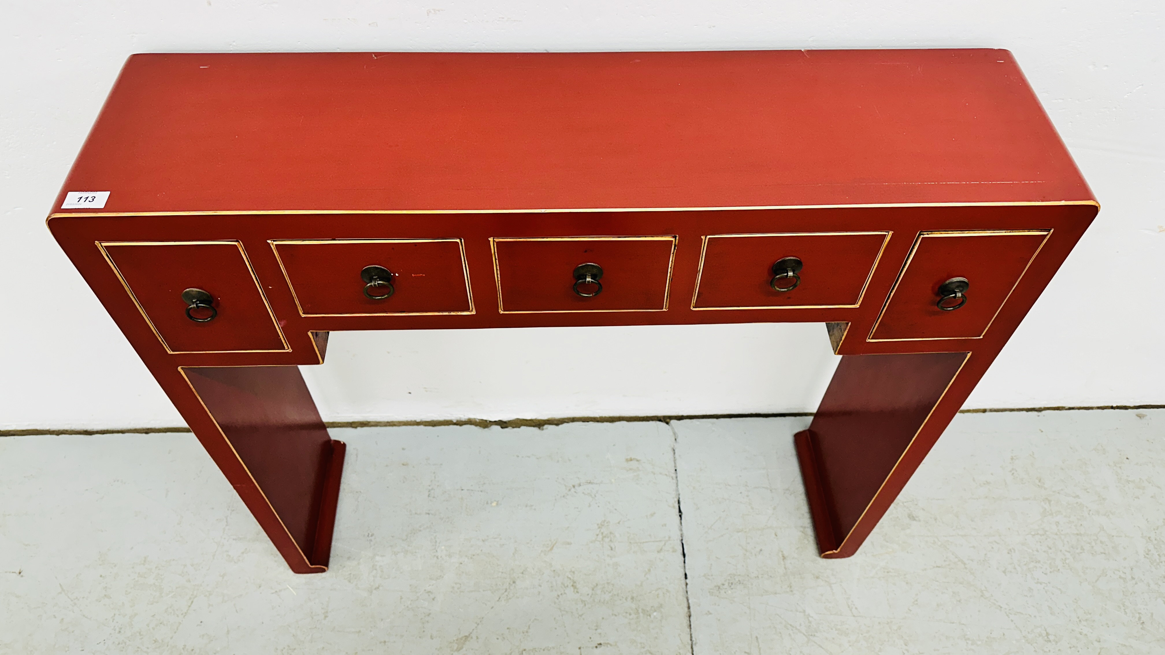 AN ORIENTAL LACQUERED 5 DRAWER SIDEBOARD 99CM W X 25CM D X 91CM H. - Image 3 of 7