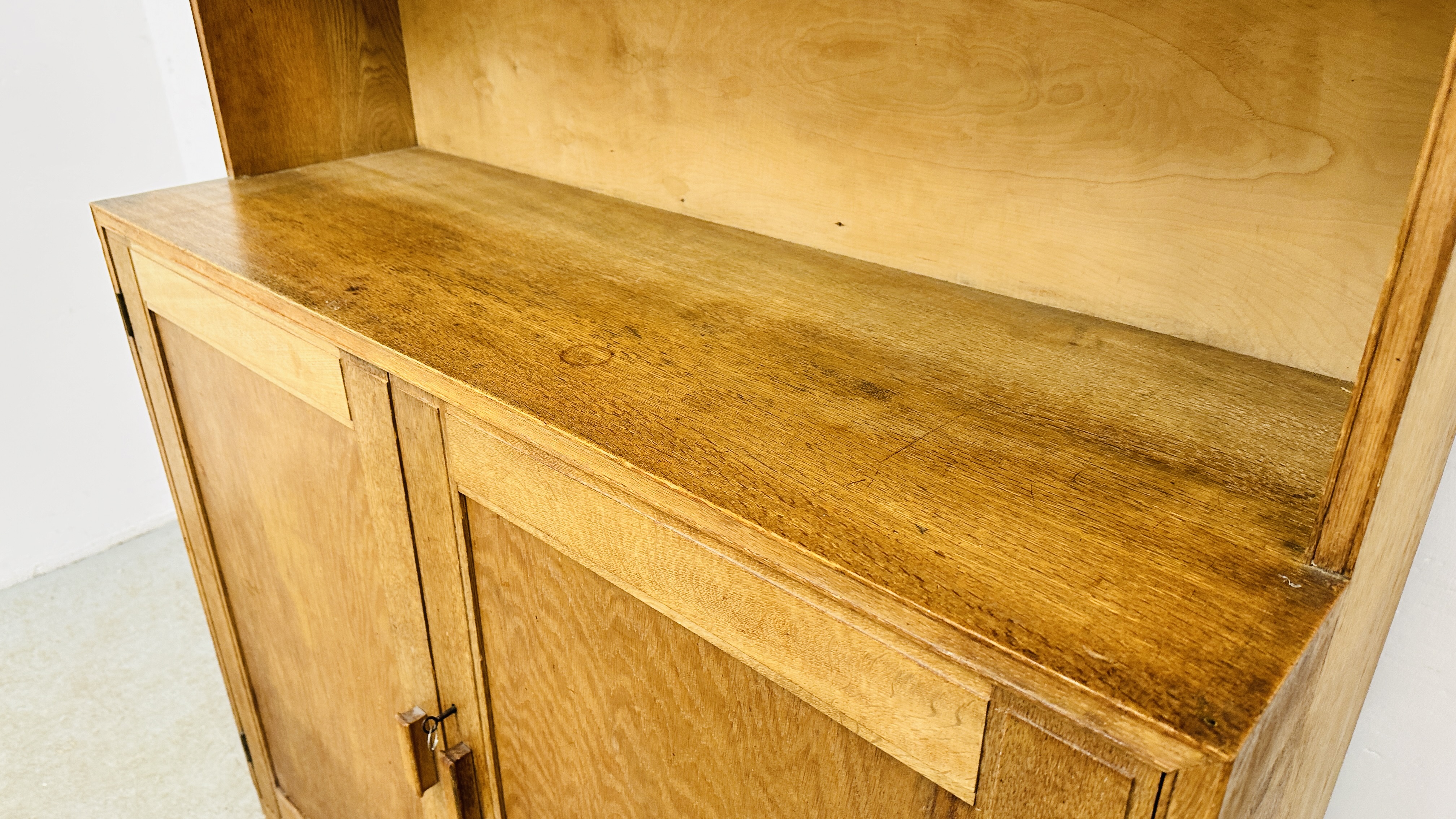 OAK FRAMED TWO DOOR CUPBOARD WITH 3 TIER UPSTAND W 120CM X D 41CM X H 199CM. - Image 7 of 12